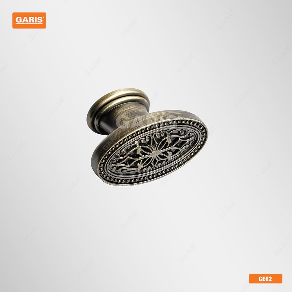 Tay nắm cổ điển, dạng núm oval, màu đồng Garis GE62.0