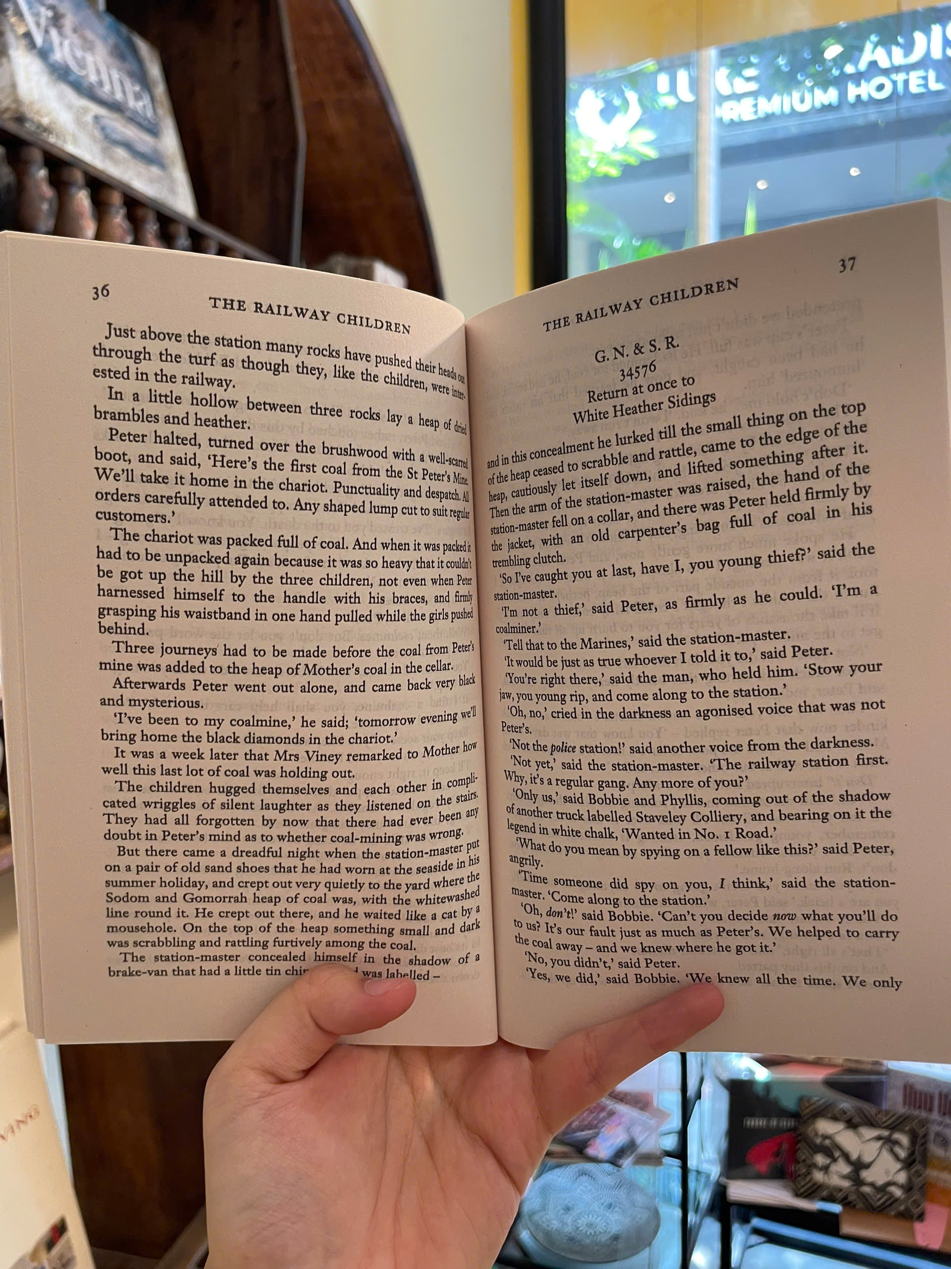 Sách - The Railway Children by E. Nesbit - Classics/Childrens/Fiction book in English - Ngoại Văn