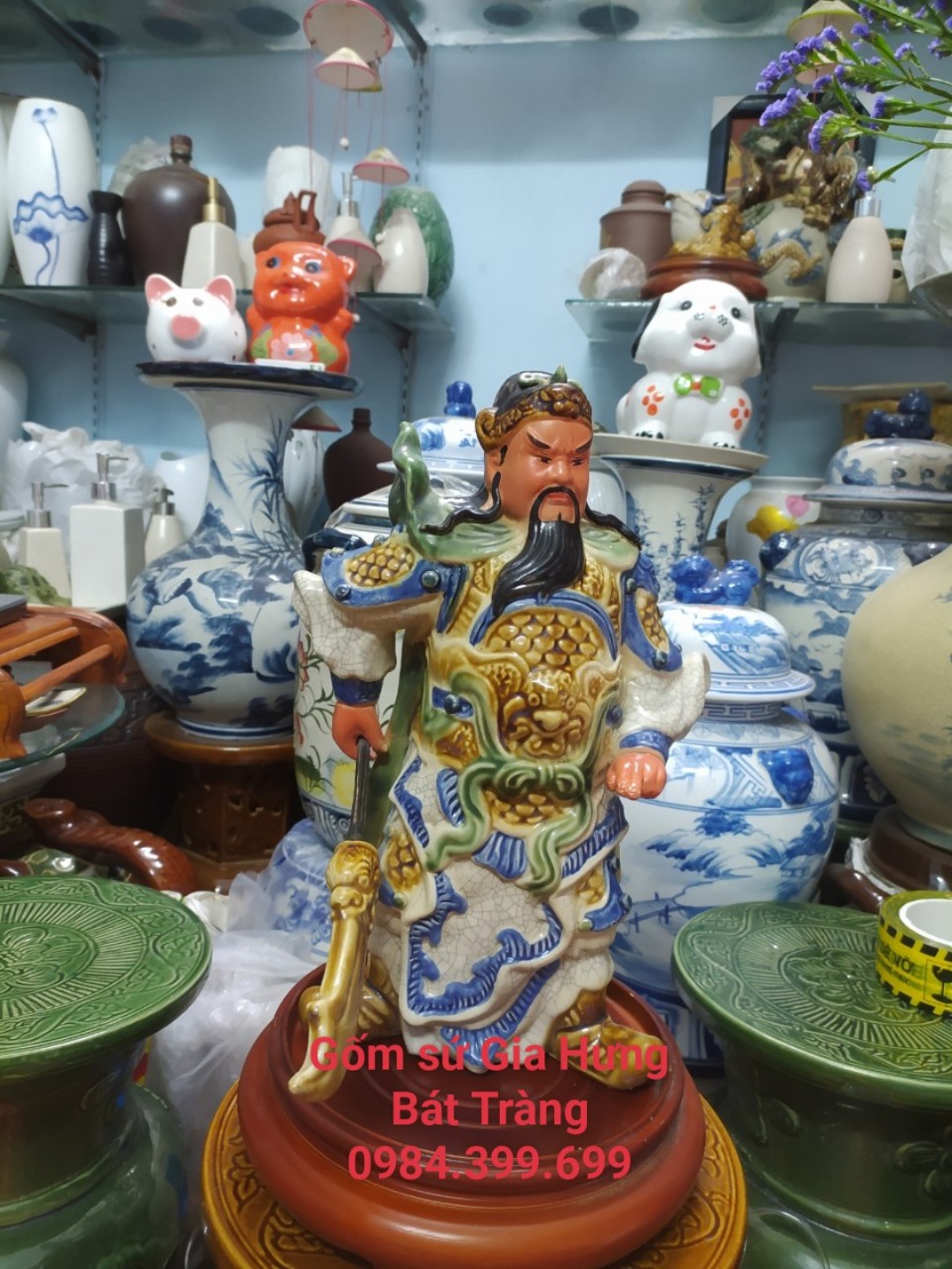 Tượng quan công cầm đao gốm sứ bát tràng