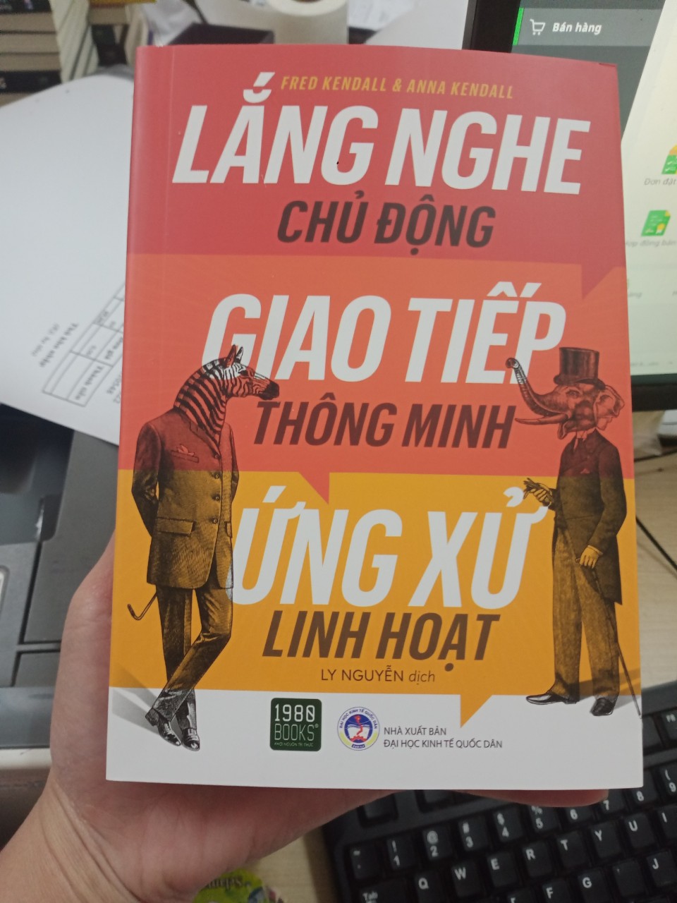 Sách - Lắng Nghe Chủ Động, Giao Tiếp Thông Minh, Ứng Xử Linh Hoạt