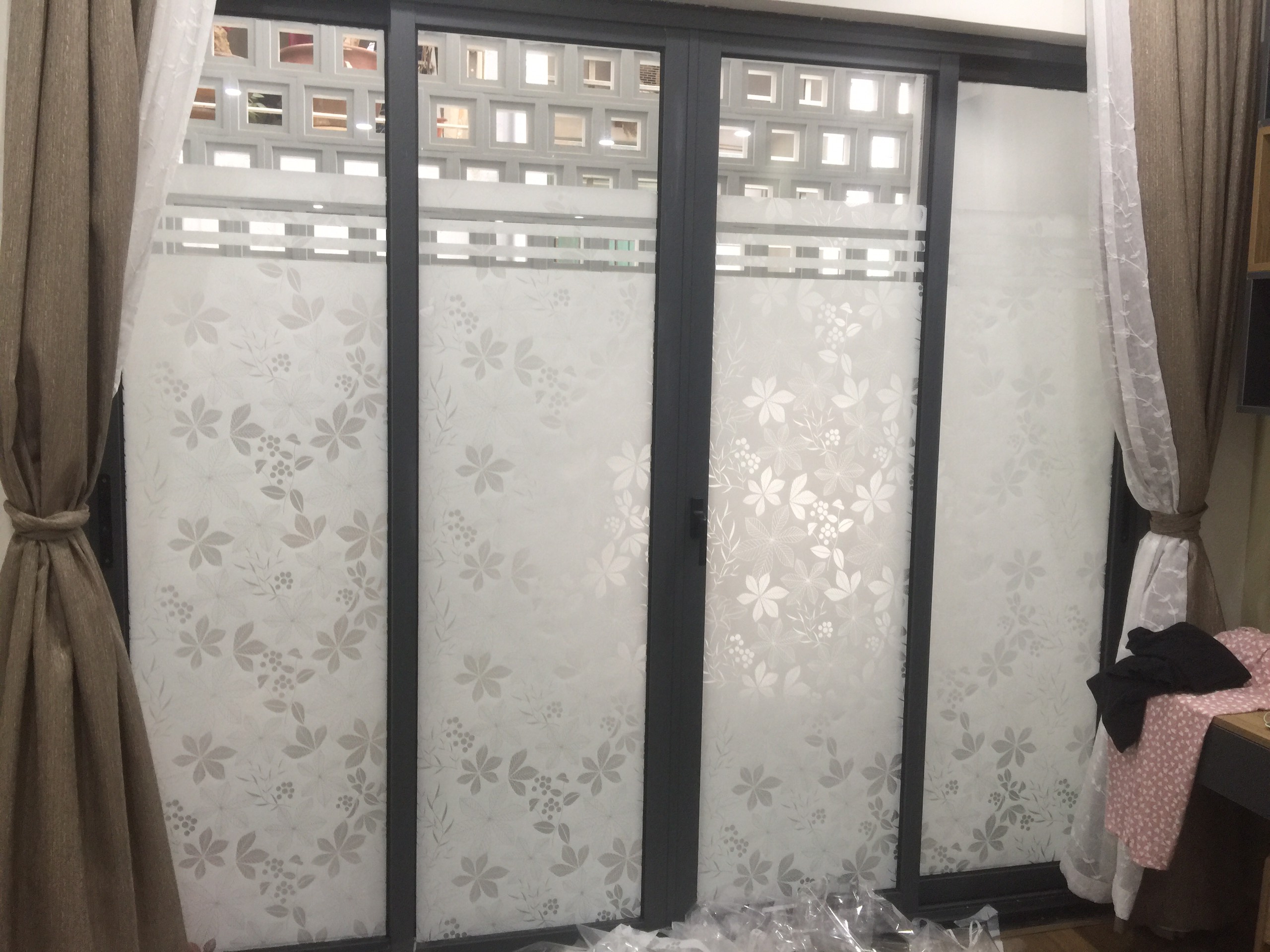Giấy dán kính Hàn Quốc
