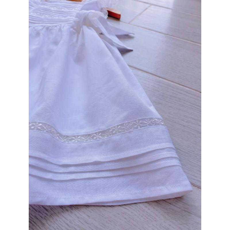 Đầm trắng phối ren, thắt nơ eo