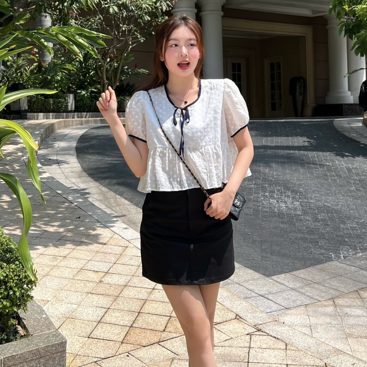 Chân váy ngắn nữ form dáng chữ A có size dễ phối đồ Iris Miều Est.2013
