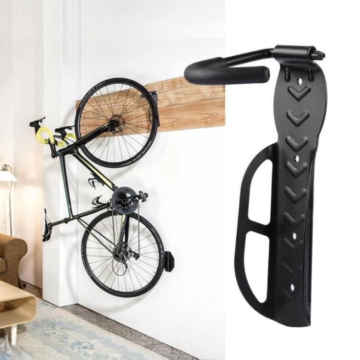 Móc treo xe đạp dọc lên tường.