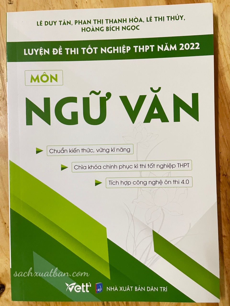 Sách Luyện Đề Thi Tốt Nghiệp THPT Năm 2022 Môn Ngữ Văn