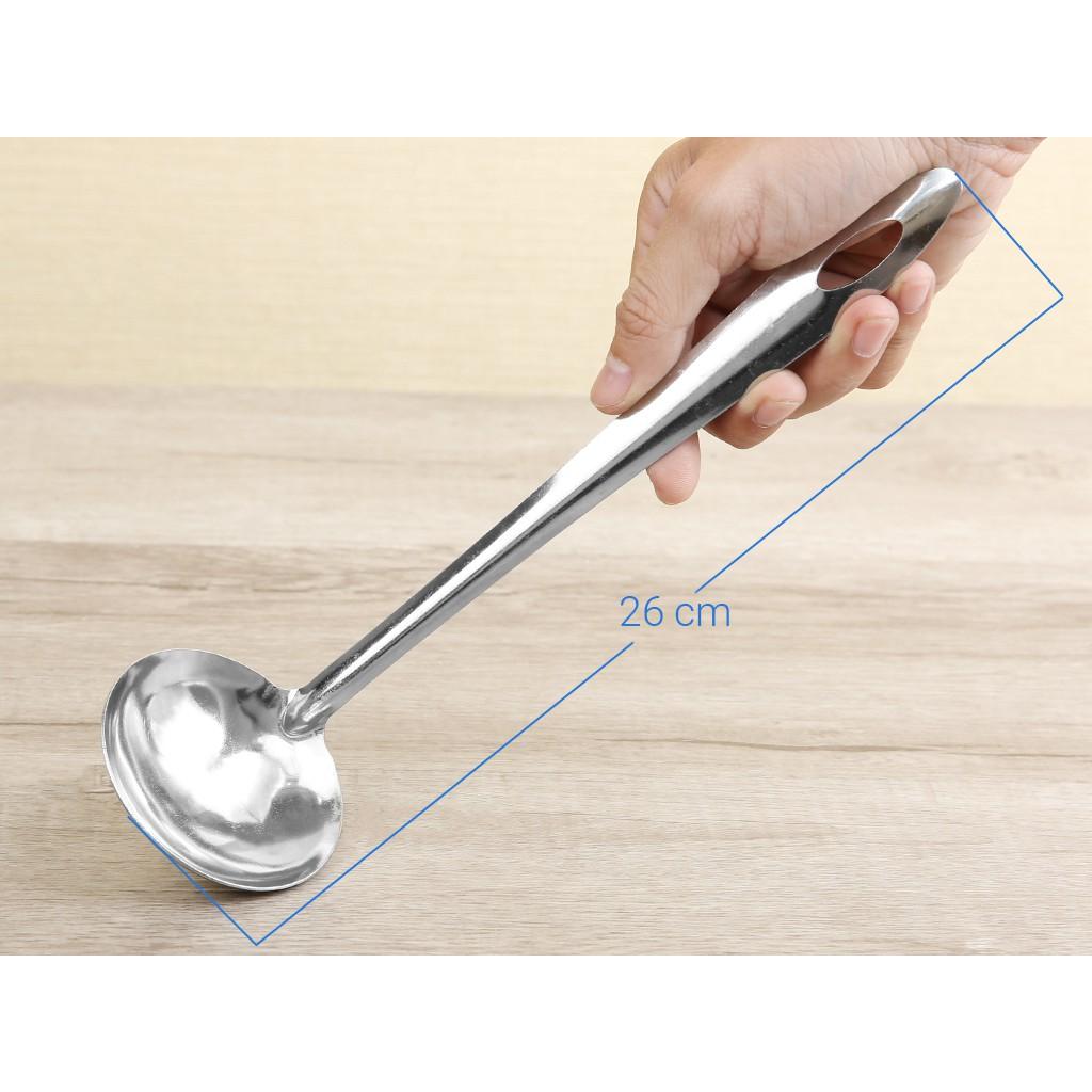 Vá múc canh lấy cái , ăn lẫu chất liệu inox sáng bóng, bền bỉ, không rỉ sét, móc treo tiện dụng