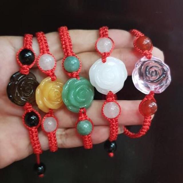 Vòng tay handmade kèm mặt hoa mẫu đơn
