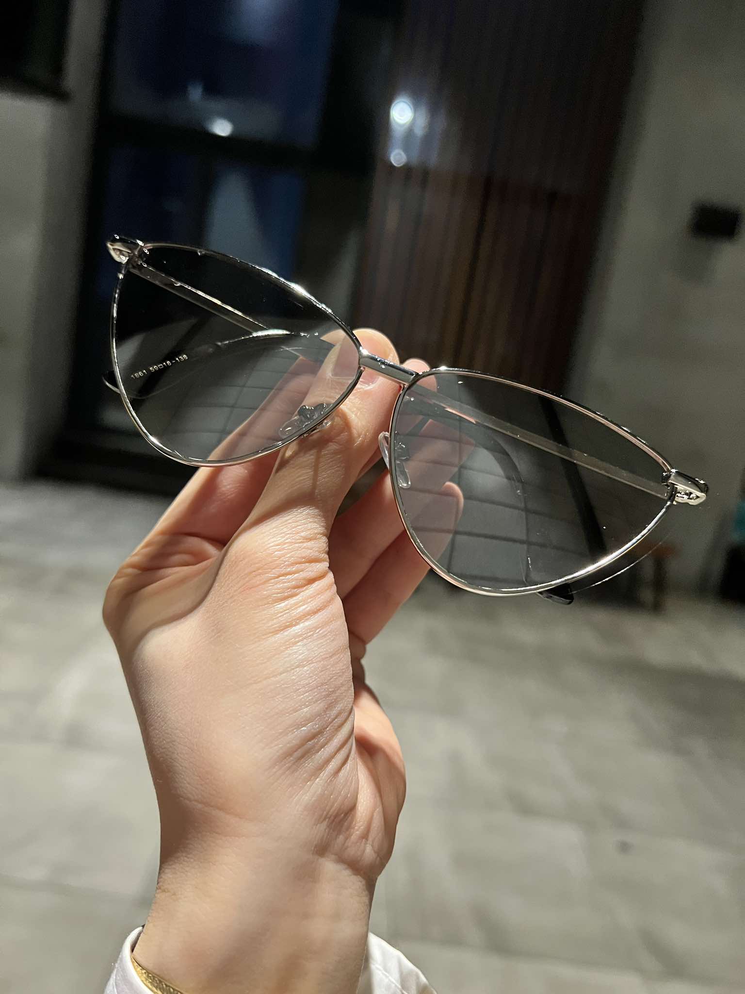 Kính râm nữ Mắt mèo kim loại sành điệu