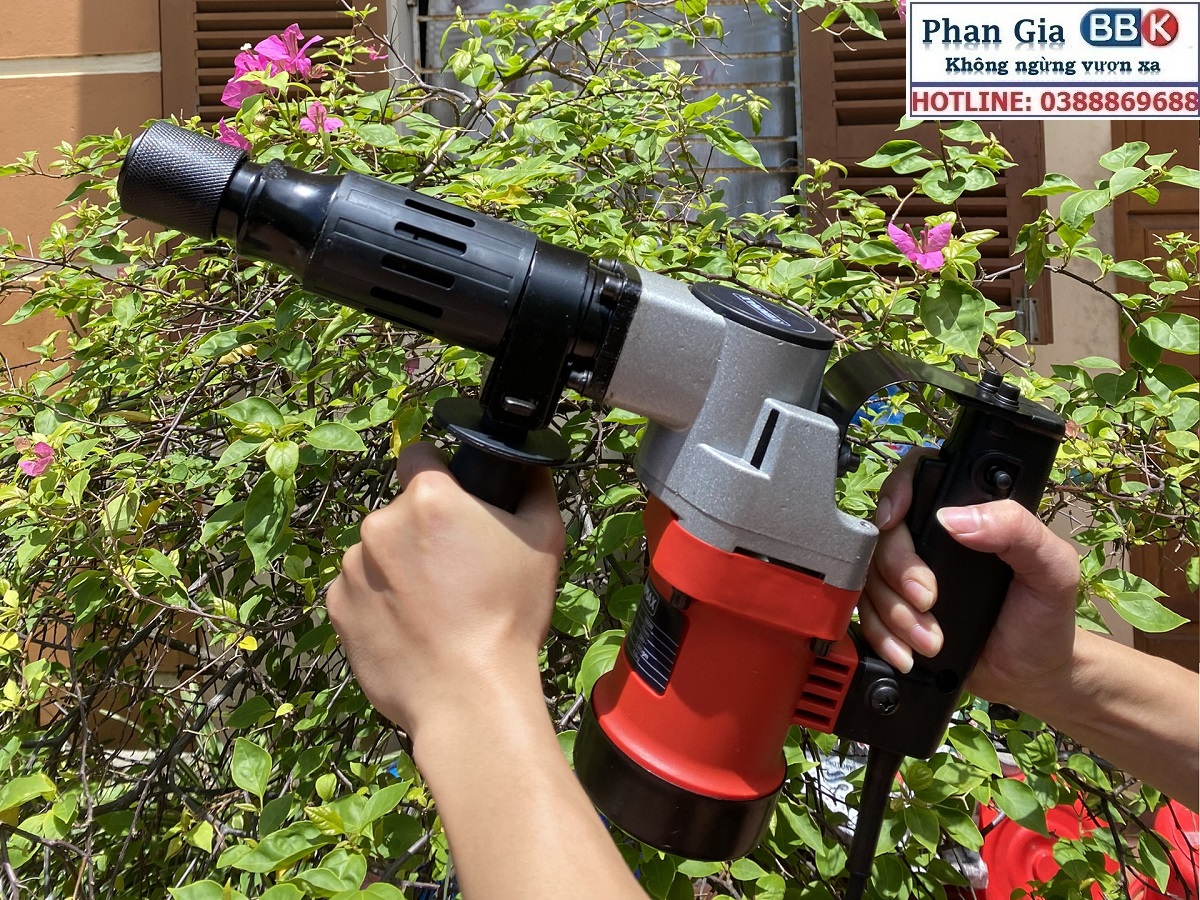 Máy chuyên đục phá bê tông Kenmax 0810, Công suất chuẩn 1600W, Bảo hành 12 tháng