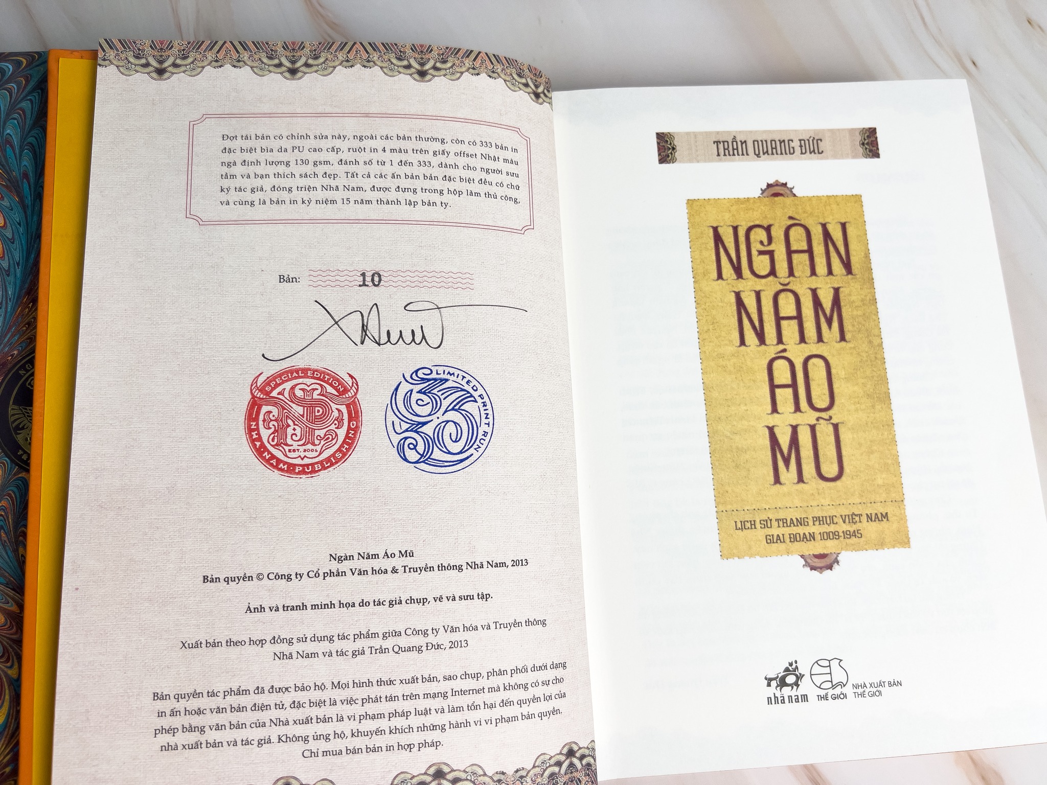 ẤN BẢN BÌA DA PU CAO CẤP VÀ GIỚI HẠN - NGÀN NĂM ÁO MŨ - TRẦN QUANG ĐỨC -