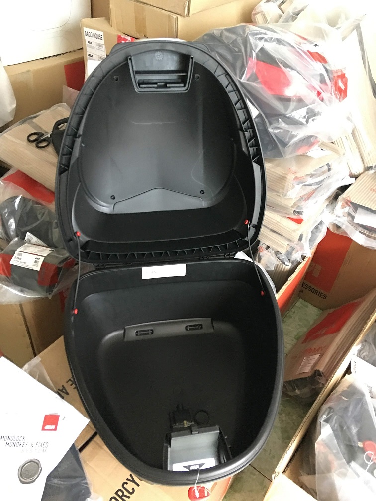 Thùng givi B34N, thùng givi 34 lit kèm đế MP70N và ốc gắn