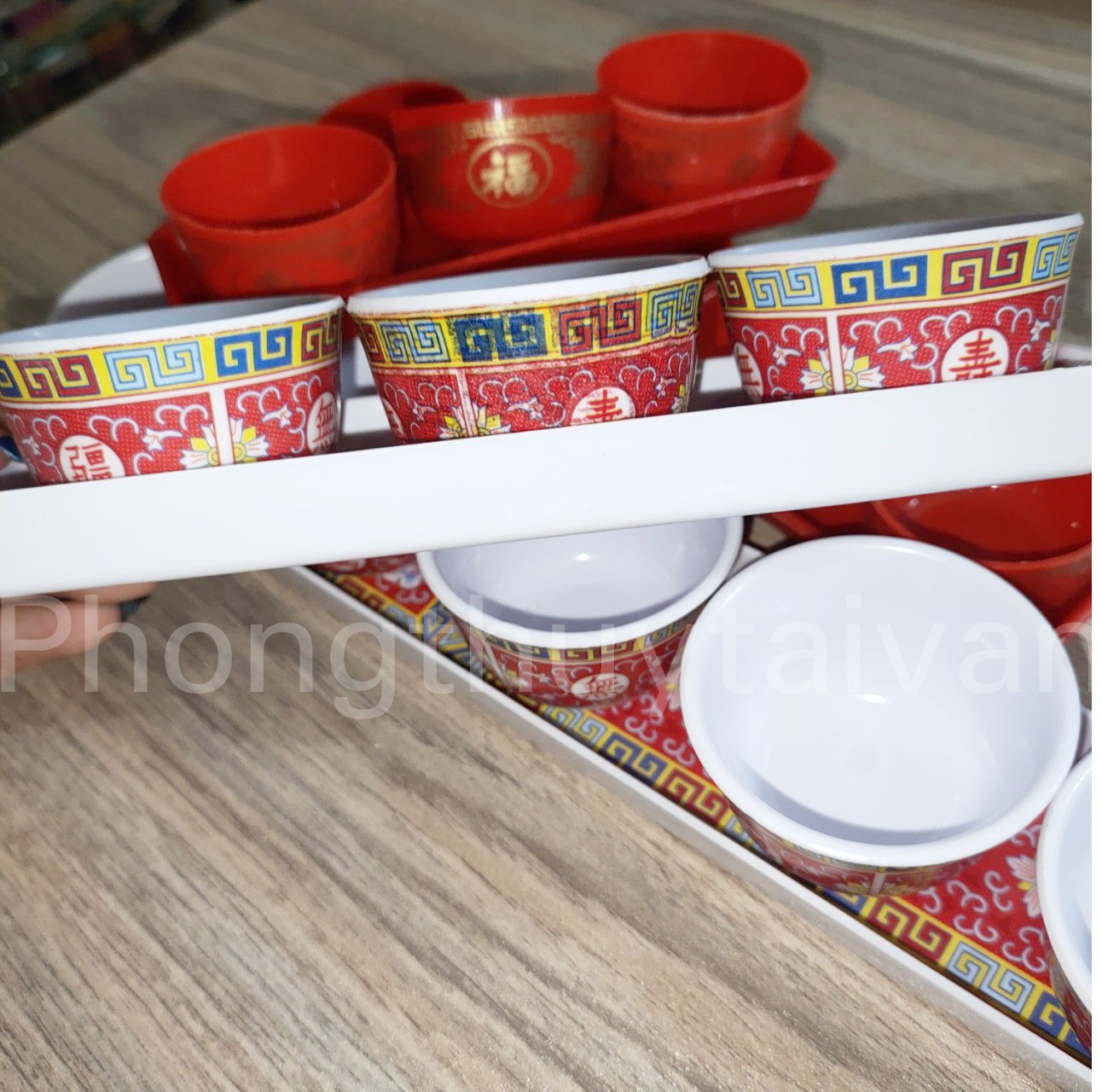 Khay chum bàn thờ 3 ly, 5 ly mica, nhựa đỏ kèm đế - thờ cúng.