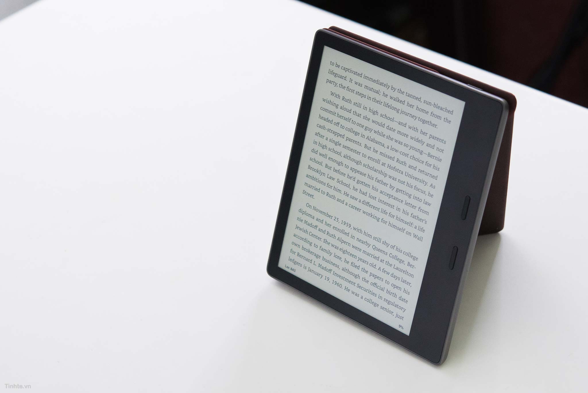 Máy đọc sách Amazon Kindle Oasis 2 - dung lượng 32gb - Chính hãng Amazon - Hàng nhập khẩu