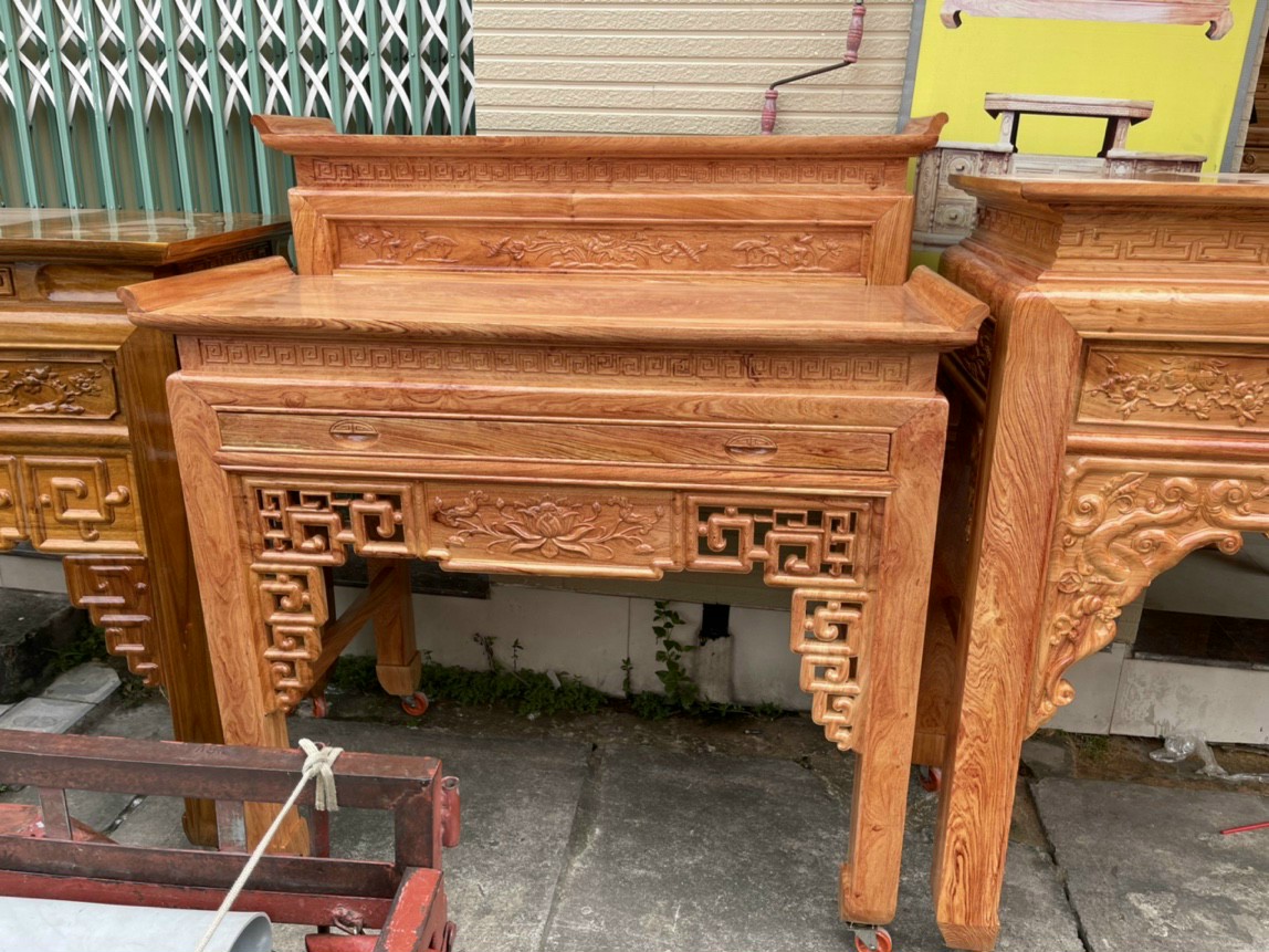 Bàn gia tiên gỗ hương đá 2 tầng 1m 54