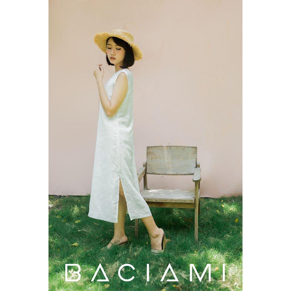 Baciami-Đầm Trắng Cổ Tròn Hở Lưng