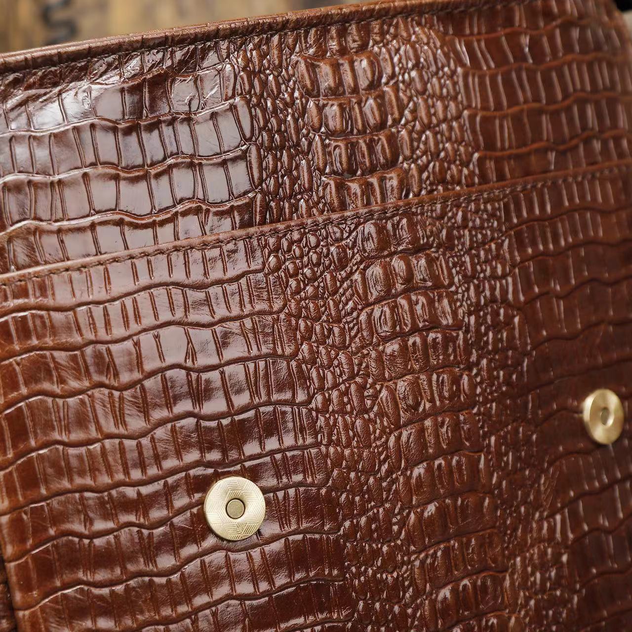 Túi đeo chéo nam DA BÒ THẬT phong cách mới - BEE GEE DCN9369