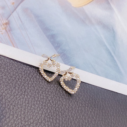 Bông tai ngọc trai trái tim đính đá