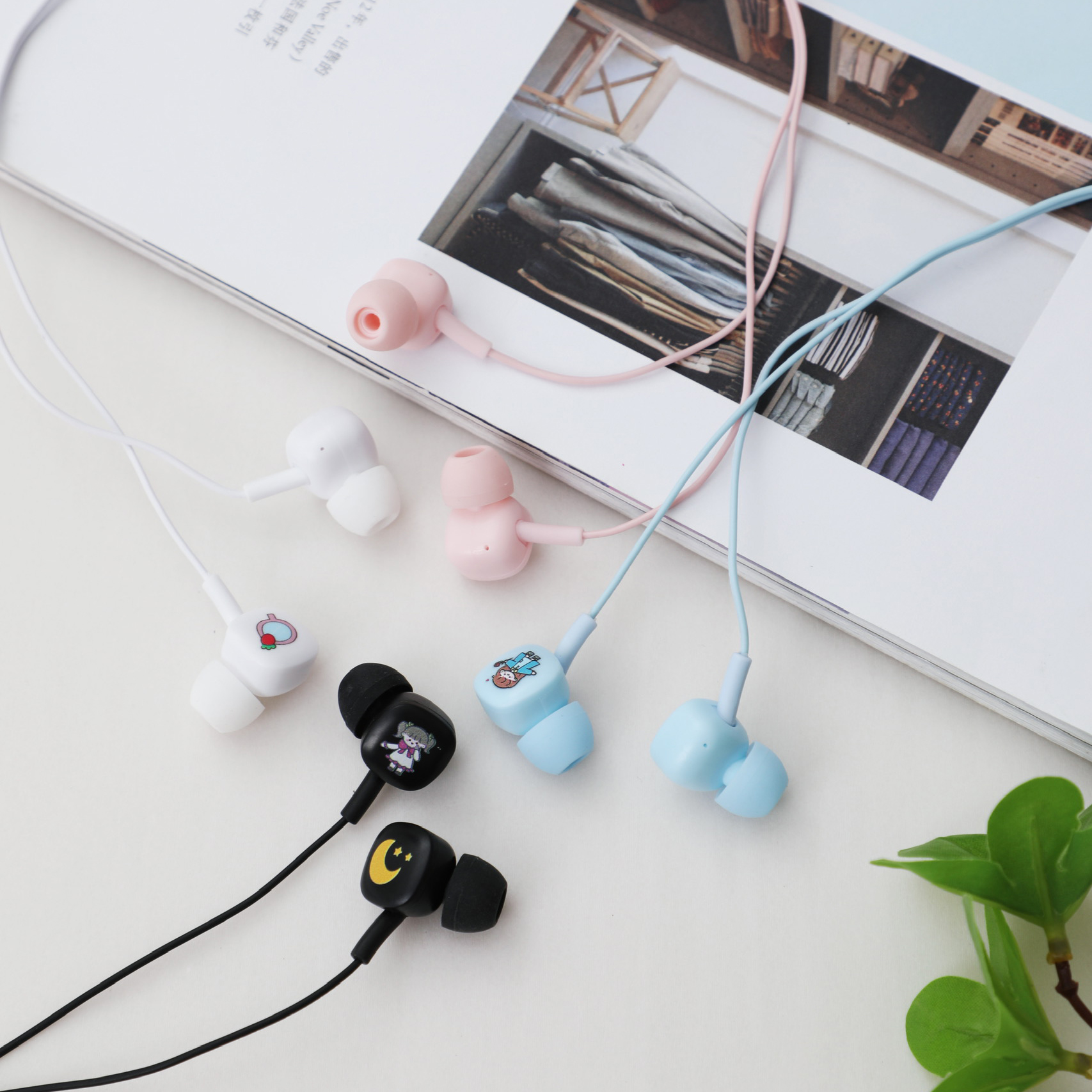 Tai Nghe Hàn Quốc In Ear Cô Bé Đáng Yêu - MIN Style C, Bộ Tai Nghe Và Hộp Đựng Sang Trọng