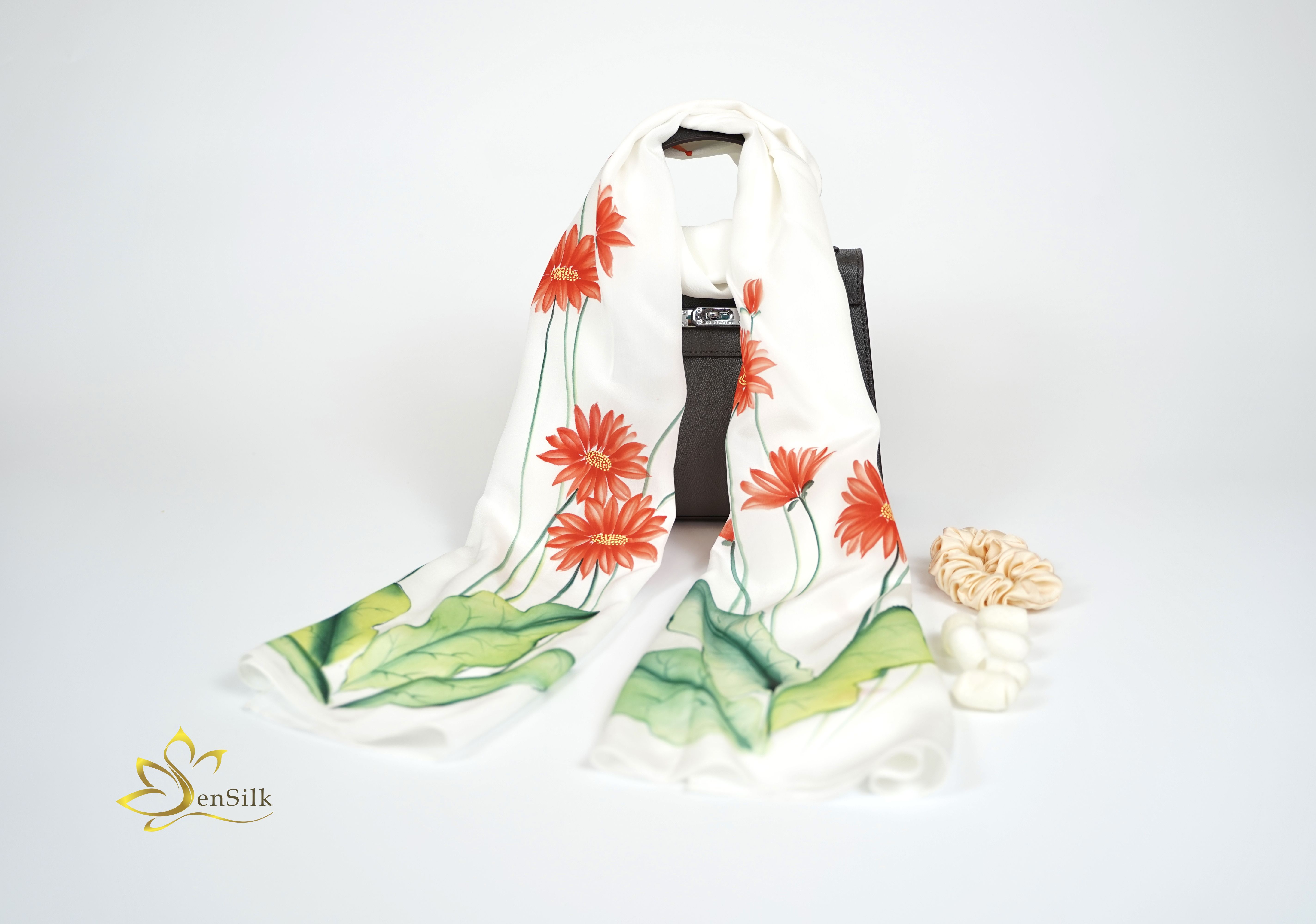 Khăn Quàng Cổ Lụa Vẽ Tay Handmade Hoa Đồng Tiền SenSilk - 100% Mulberry Silk Hand Painted