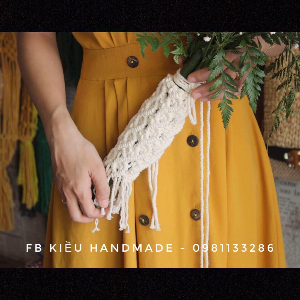 Bọc hoa cầm tay cô dâu macrame - ảnh thật