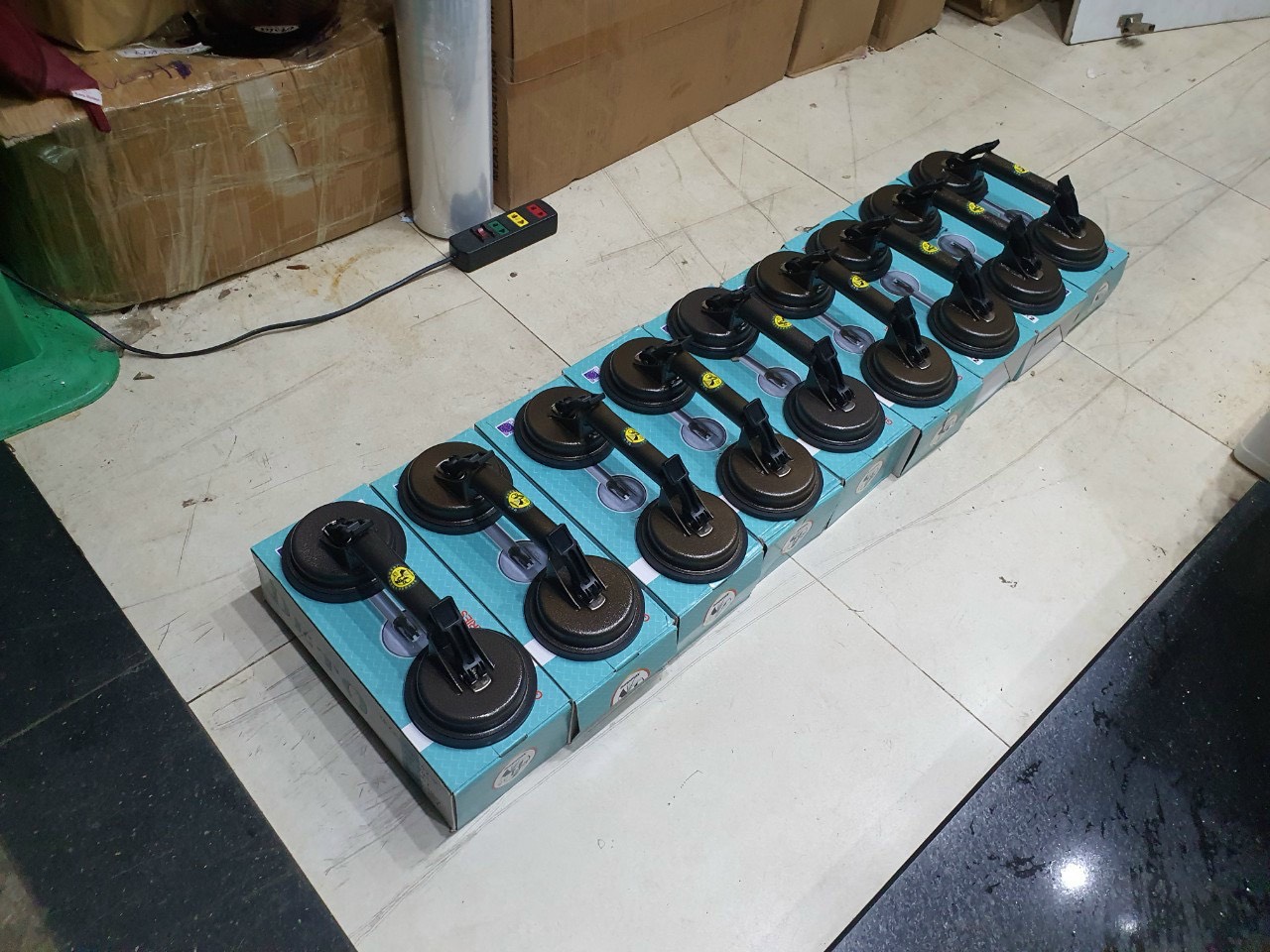 Tay hít kính 2 chấu