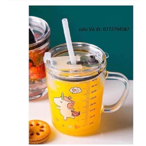 Ly Thủy Tinh Chia Vạch Có Quai in hình Ngộ nghĩnh 350ml | Kèm Óng Hút Silicon , Nắp Nhựa Ngăn Tràn