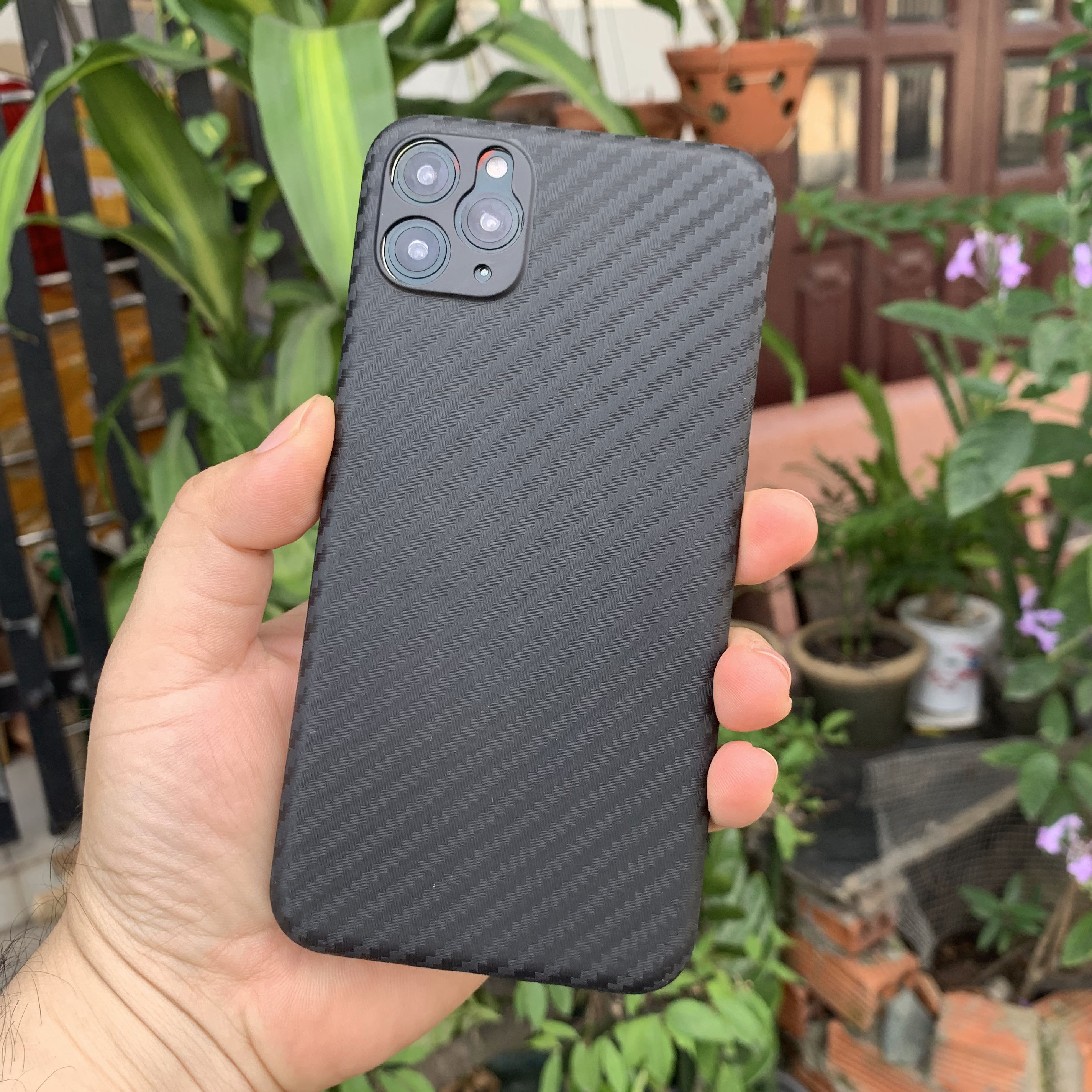 Ốp lưng siêu mỏng, vân carbon dành cho iPhone 11 Pro - Màu đen
