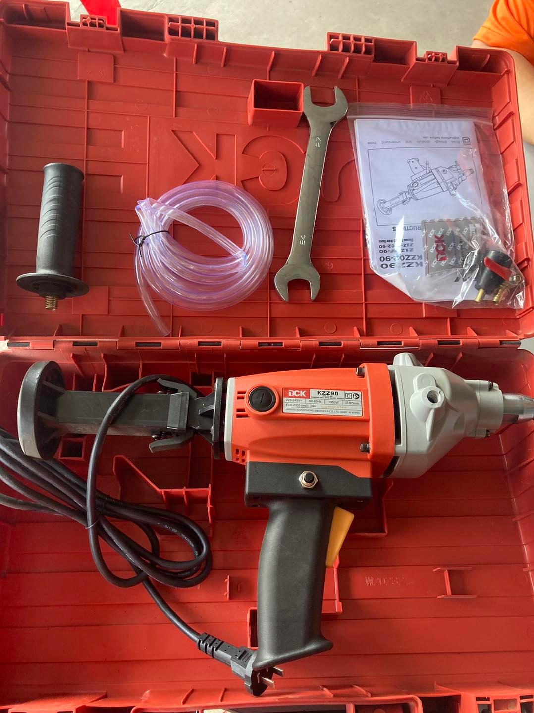 MÁY KHOAN RÚT LÕI BE TÔNG 1400W 90mm DCK KZZ90 - HÀNG CHÍNH HÃNG