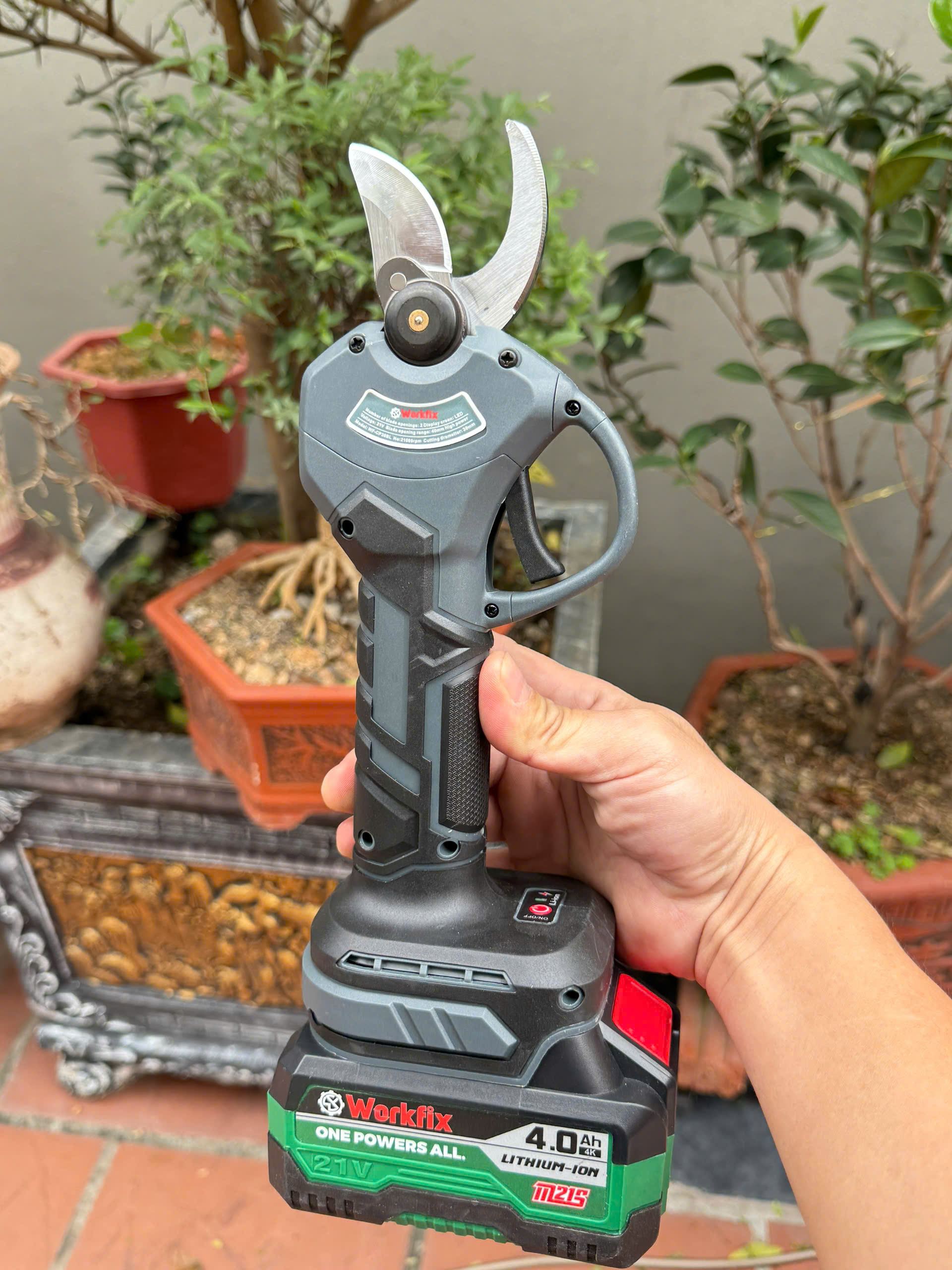 Kéo cắt cành pin WORKFIX WF-CP30BL, Động cơ Không chổi than, Màn hình led hiển thị, Cắt 3cm