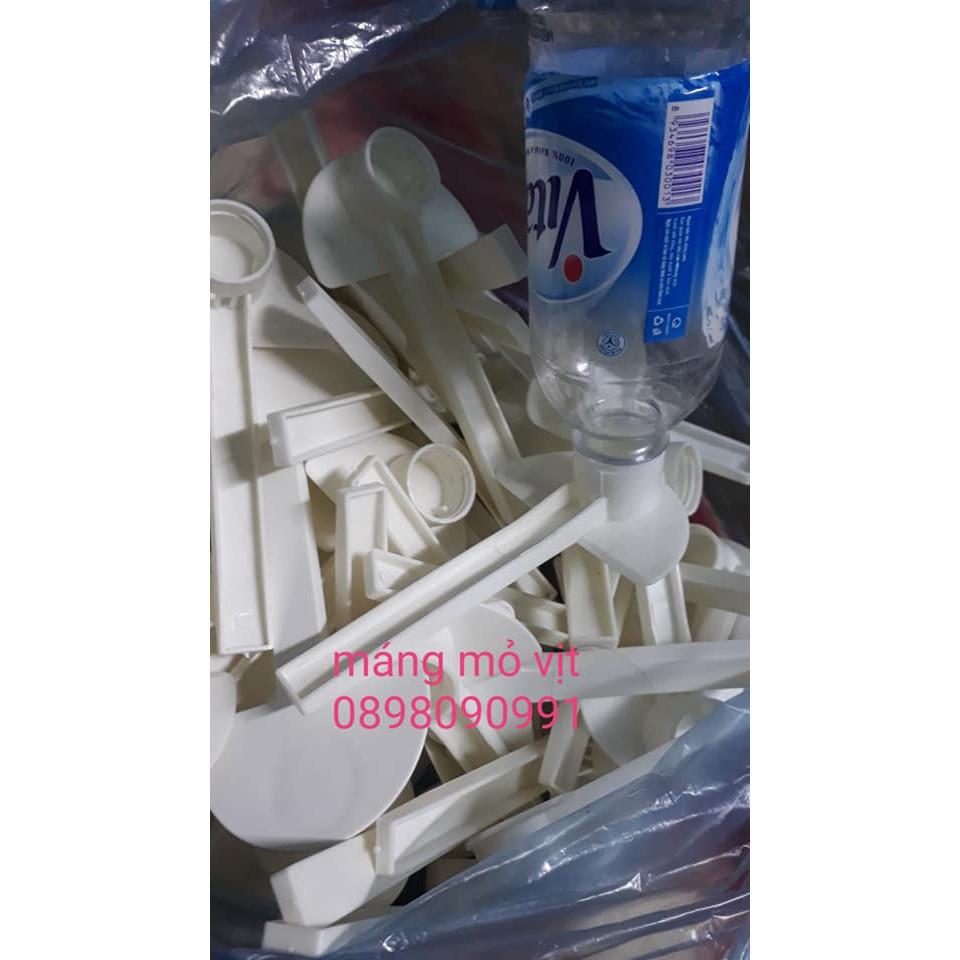 Máng mỏ vịt cho ong uống nước