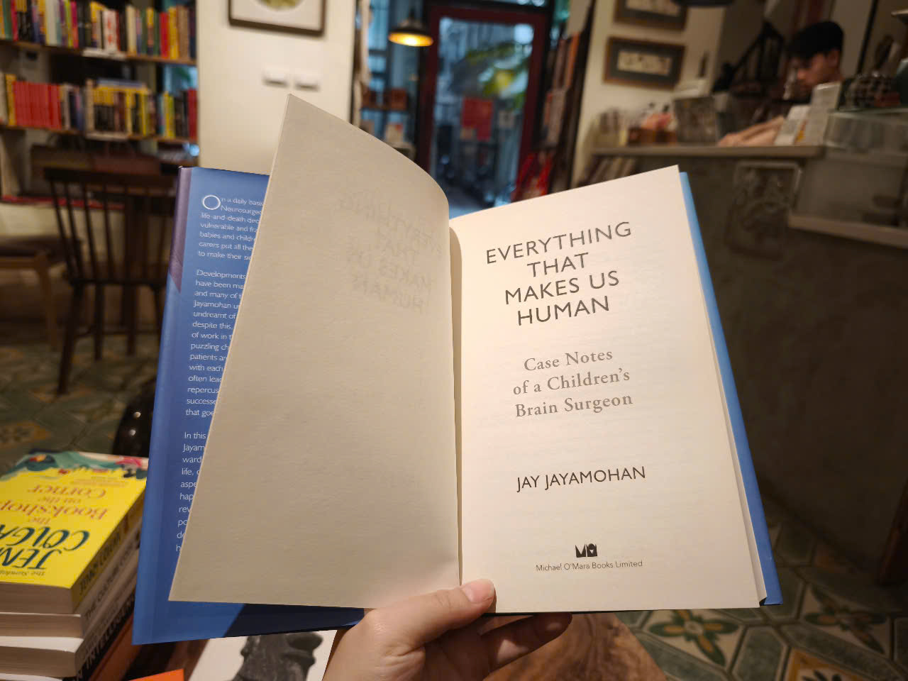 Sách - Everything That Makes Us Human: Case Notes of a Children's Brain Surgeon by Jay Jayamohan - Medicine/Nonfiction in English