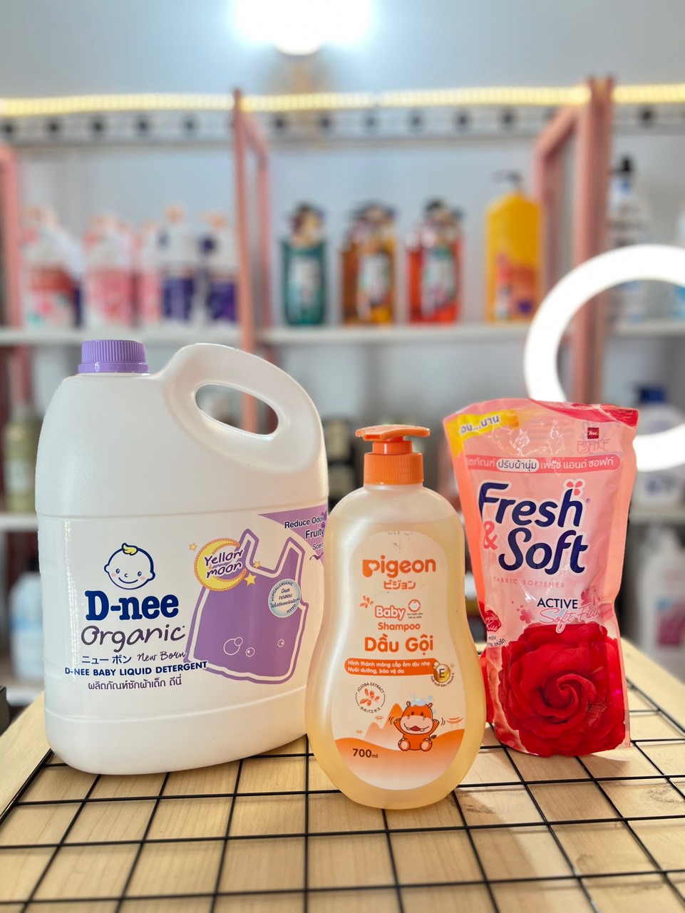 Combo 1 giặt Dnee và 1 tắm gội Pigeon tặng 1 gói nước xả Fresh Soft Thái Lan