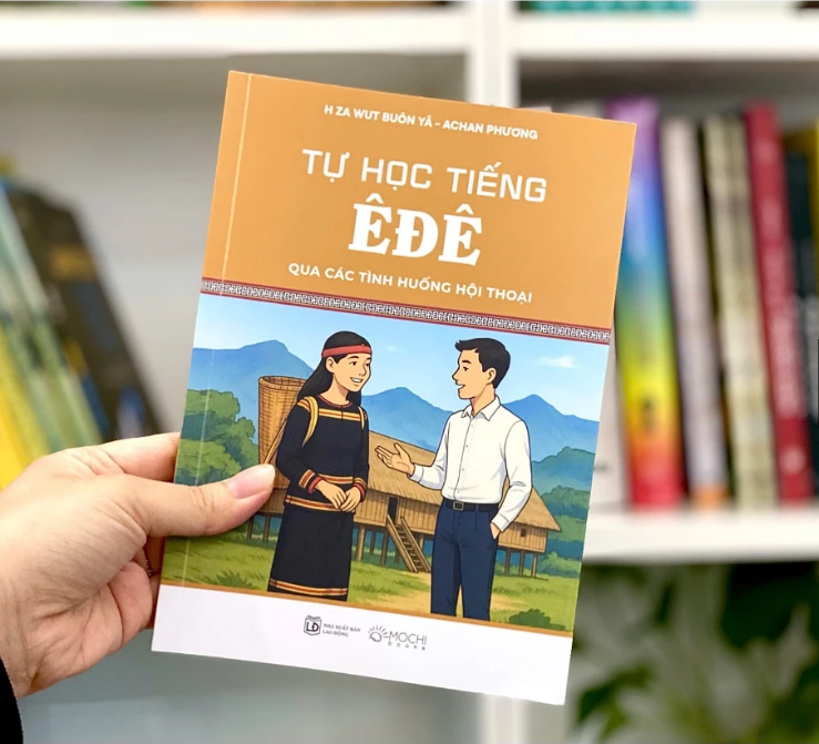 COMBO 2 cuốn: Từ vựng tiếng Êđê theo chủ đề và ví dụ thực tế (Song ngữ Êđê - Việt) + Tự học tiếng Êđê qua các tình huống