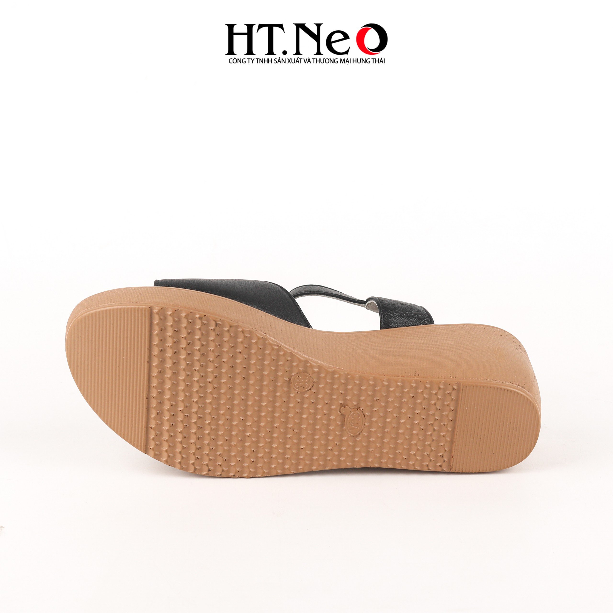 Sandal nữ đế xuồng 5P, quai da, kiểu dáng đơn giản, trẻ trung, dễ đi, phù hợp cho các chị, các cô đi để chụp áo dài, đi hàng ngày cũng vẫn vô cùng phù hợp và thoải mái SDN233