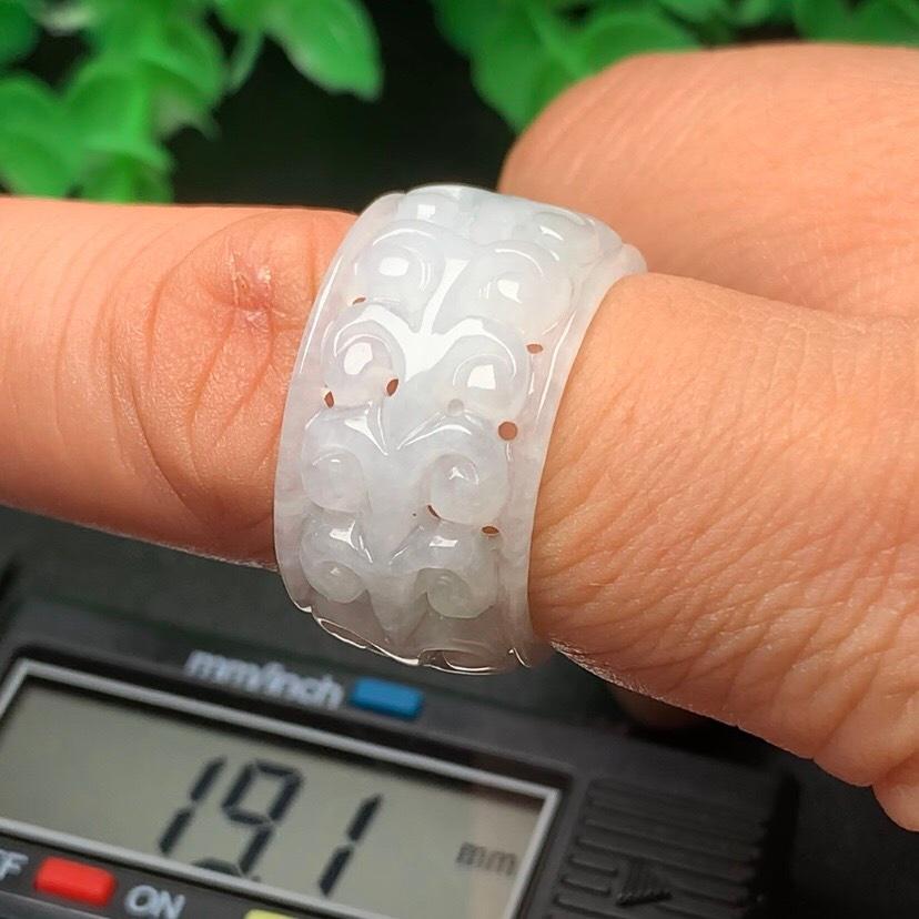 Nhẫn chạm băng chủng Ngọc phỉ thúy tự nhiên