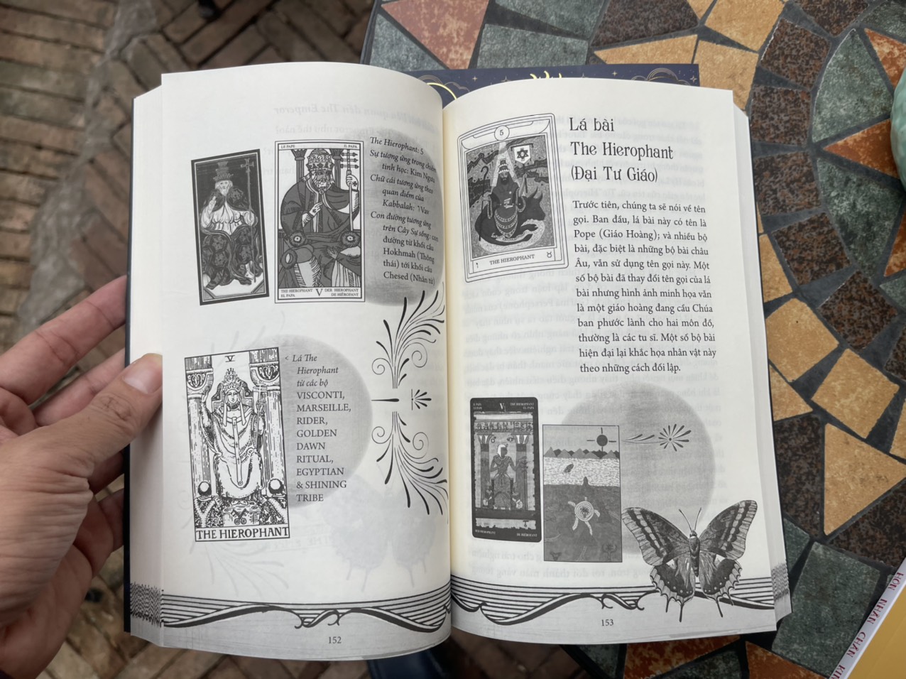 [Combo 2 tập]  TAROT WISDOM - 22 lá bài Ẩn Chính – Hành trình của Chàng khờ  và 56 lá bài Ẩn phụ – Bức tranh toàn cảnh của Vũ trụ –  Rachel Pollack – Minh Phương dịch - Thái Hà - NXB Công Thương