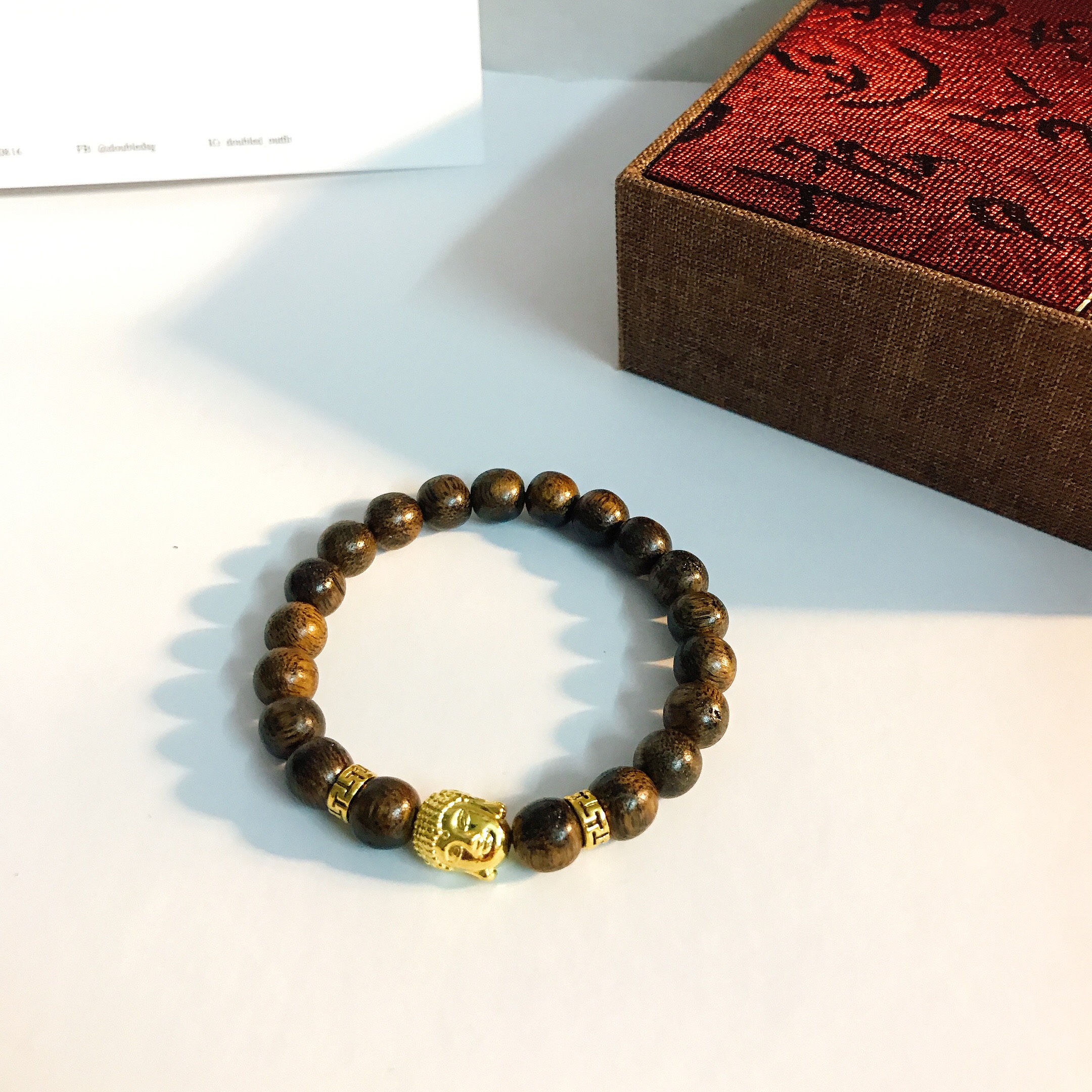 Vòng tay trầm hương mặt phật mạ vàng 18k