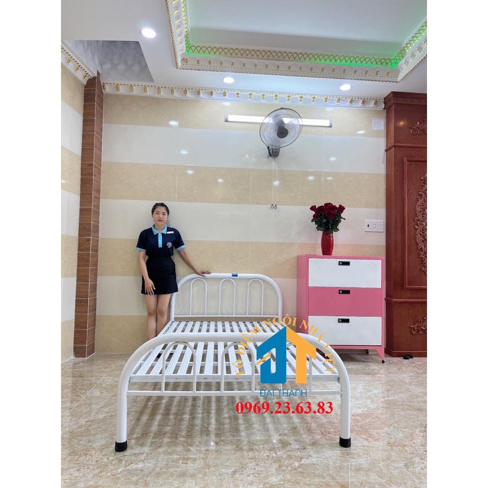 Giường sắt chữ u màu trắng 1mx2m Đại Thành