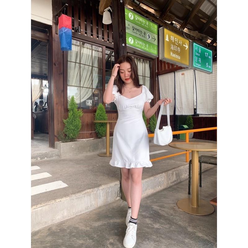 Váy trắng cổ V tay nhún trẻ rung