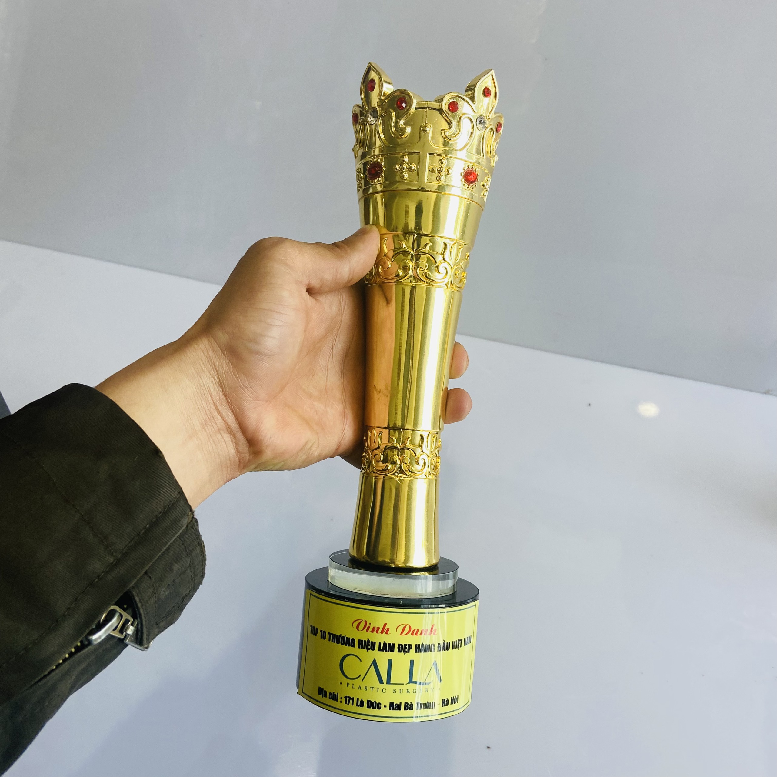 Kỉ niệm chương hình vương miện KN1 bằng kim loại mạ vàng, In ấn Free theo yêu cầu khách hàng