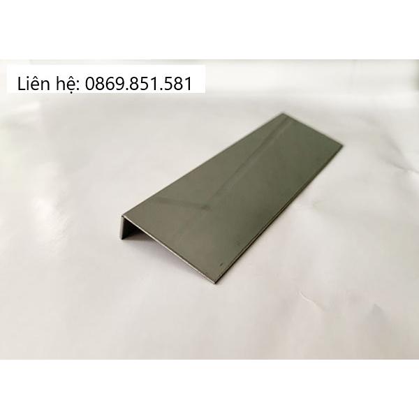 Nẹp Inox chữ L đen gương, Nẹp L inox 304 dày 0.8, thanh dài 2m44
