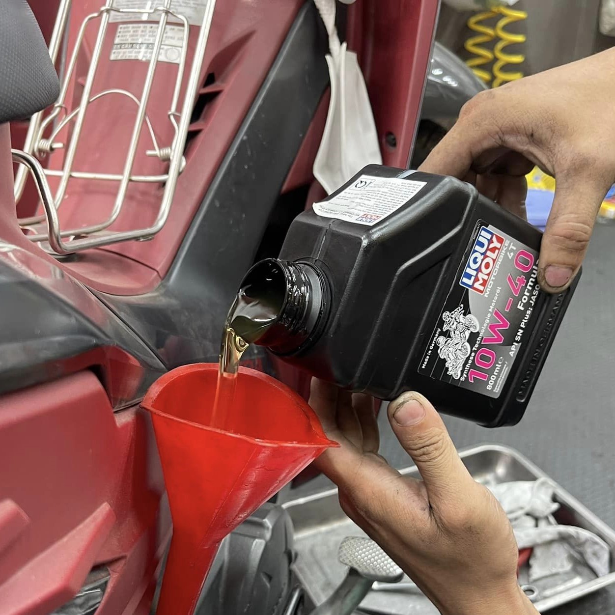Nhớt Liqui Motorbike 10W40 Formula cho xe số, xe côn tay (950009)