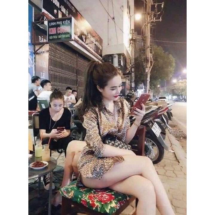 Áo sơ mi lụa họa tiết báo new tag có sẵn