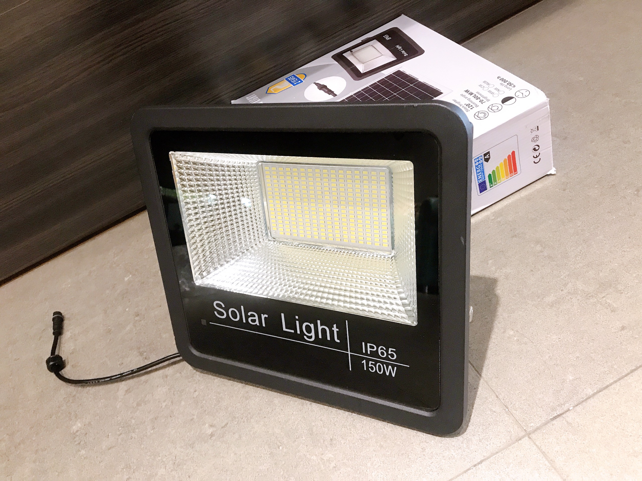 ĐÈN PHA LED NĂNG LƯỢNG MẶT TRỜI 150W CẢM BIẾN THÔNG MINH 1803-150