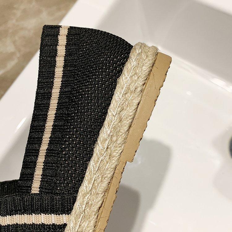 Giày Nữ Đế Bằng Mũi Tròn Thời Trang Cá Tính