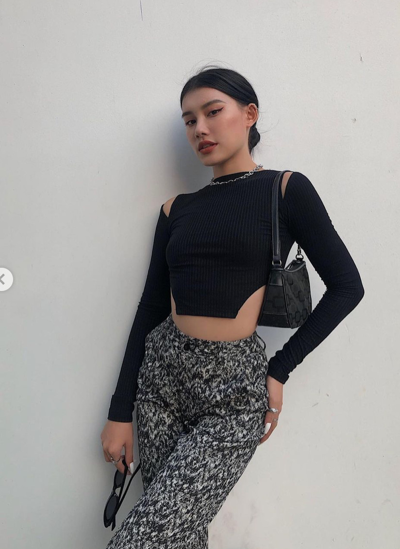 Áo croptop ôm body co giãn nữ kiểu khoét vai tay dài CARROTXINHDEP