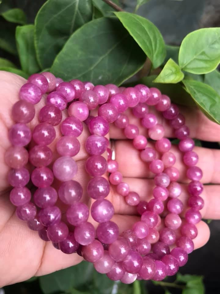 VÒNG TAY ĐÁ RUBBY HỒNG TƯƠI Size 6MM XINH ĐẸP HỢP NỮ MỆNH HOẢ THỔ 100% ĐÁ TỰ NHIÊN NỮ ĐEO SANG LẮM Ạ