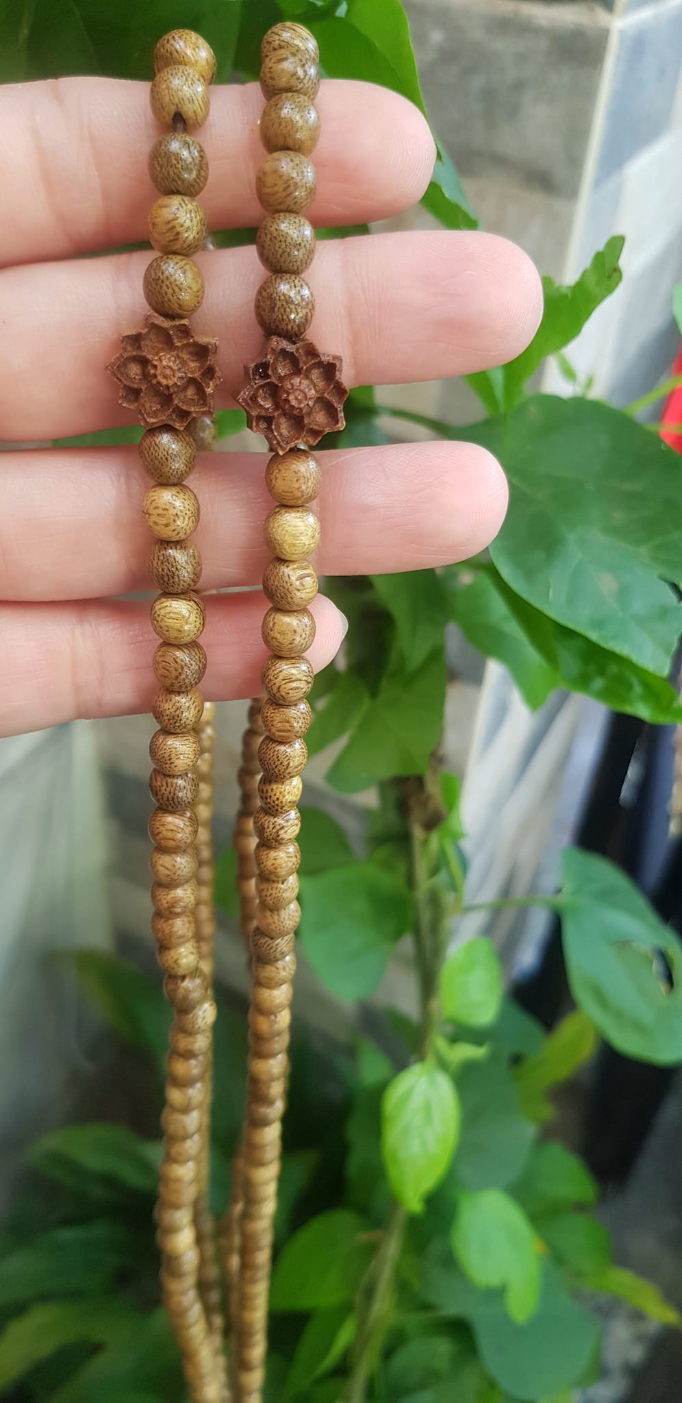 Vòng tay nữ gỗ trầm charm phối Bông Hoa Sen kiểu đeo quấn tay 4 vòng Size hạt 6mm thơm nhẹ đeo tay Ý nghĩa Vạn sự như ý may mắn rất đẹp ạ