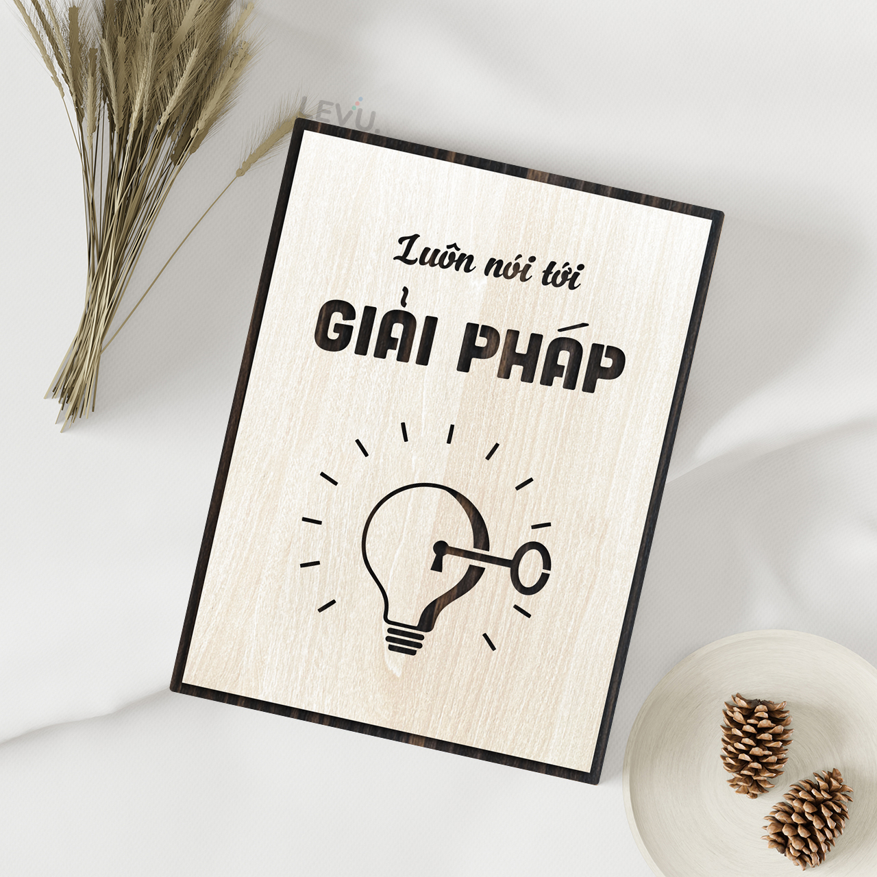 Tranh trang trí văn phòng LEVU LV131 "Luôn nói tới giải pháp"