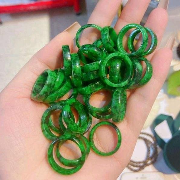 NHẪN NGỌC CẨM THẠCH XANH LÁ BẢN MẢNH
